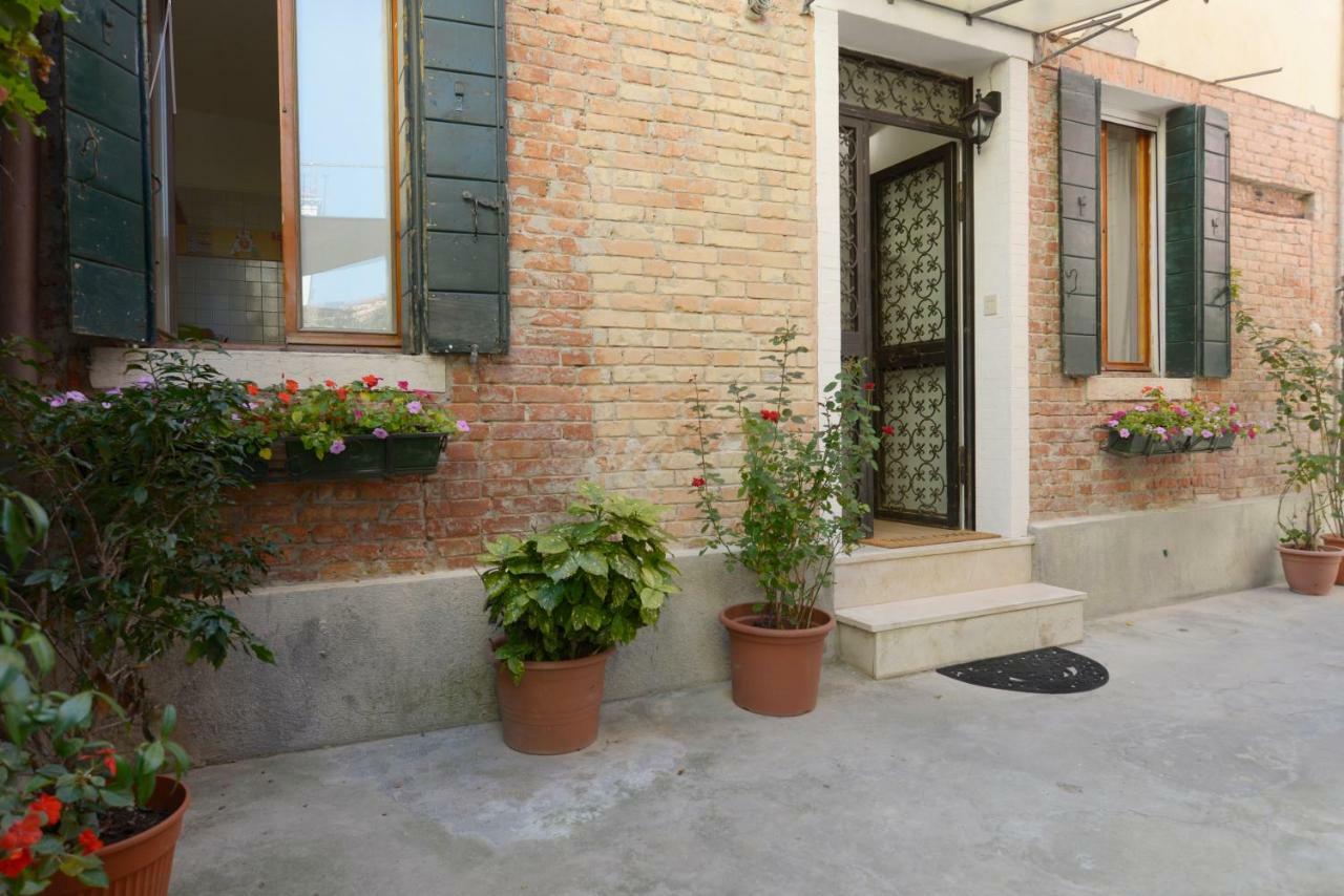 Secret Garden البندقية المظهر الخارجي الصورة
